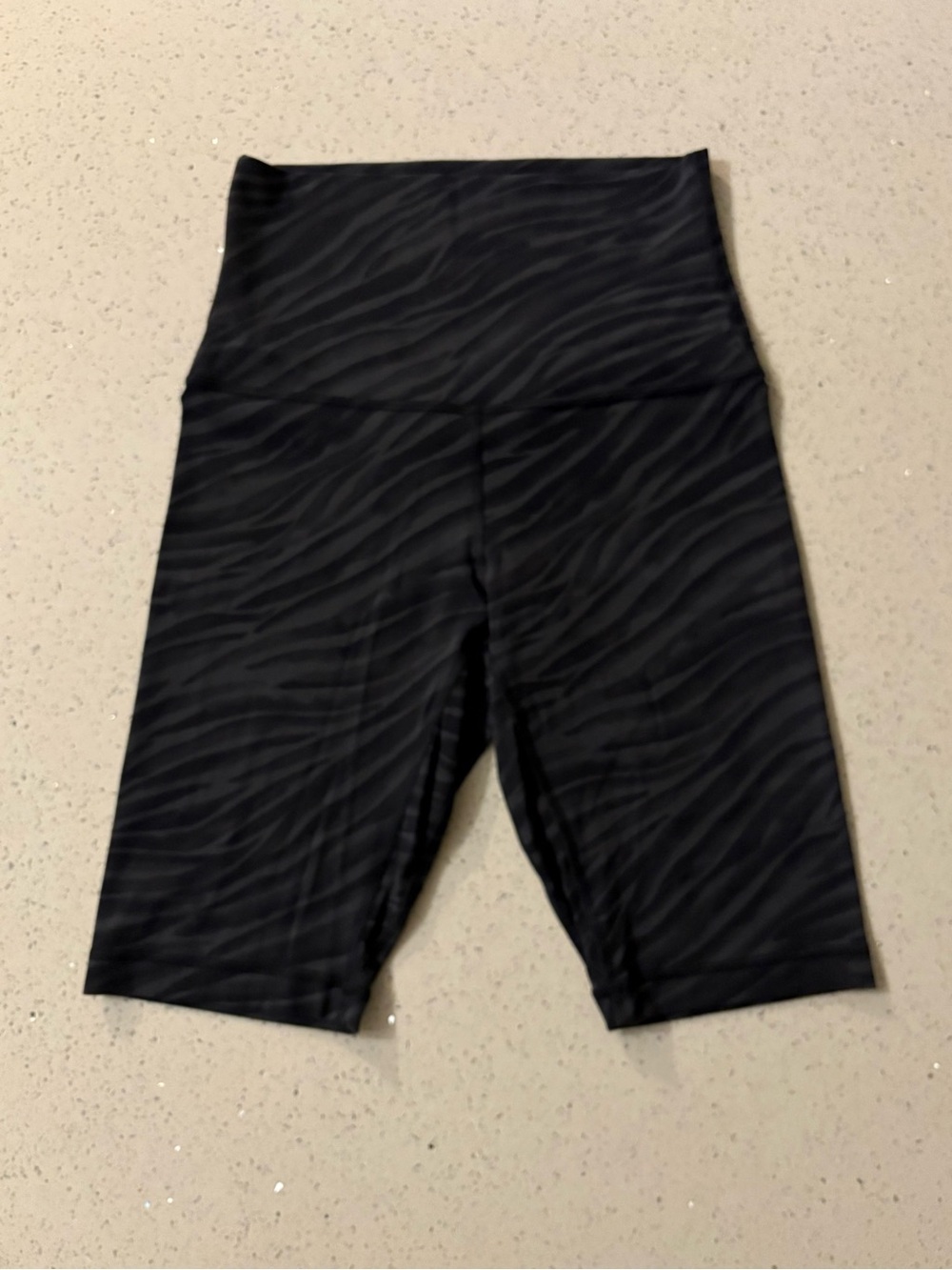 lululemon athletica zebra print Align Shorts 10” - size 6 *Super High-Rise
